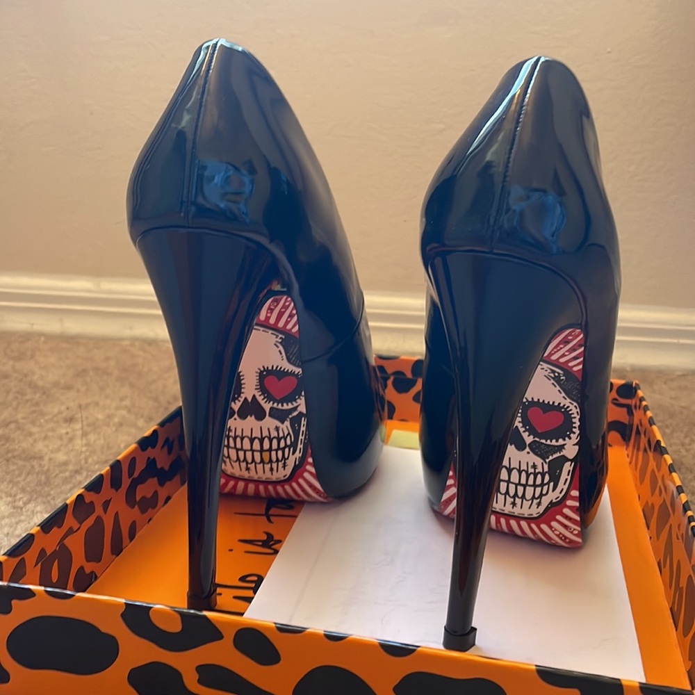 Brand new Taylor Reeves black platform heels - size 9